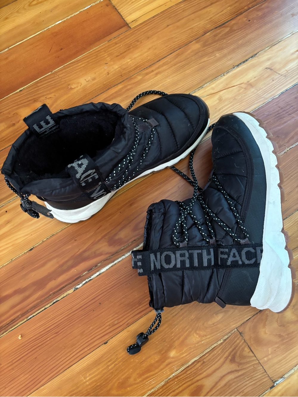 The North Face Black Women's Insulated Snow Boots with White Sole